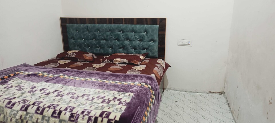 OYO 80810F Bp Nigam Guest House, Corporate Complex, Agra