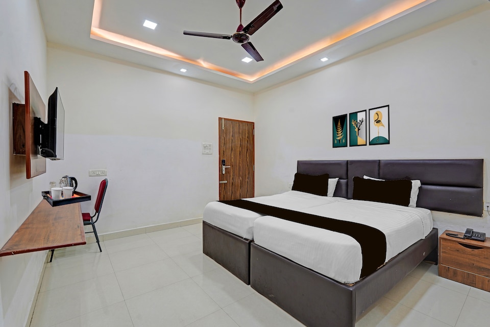Super Townhouse Vanagaram Apollo Hospital Chennai Formerly V Hotels & Restaurant, Koyambedu Chennai, Chennai
