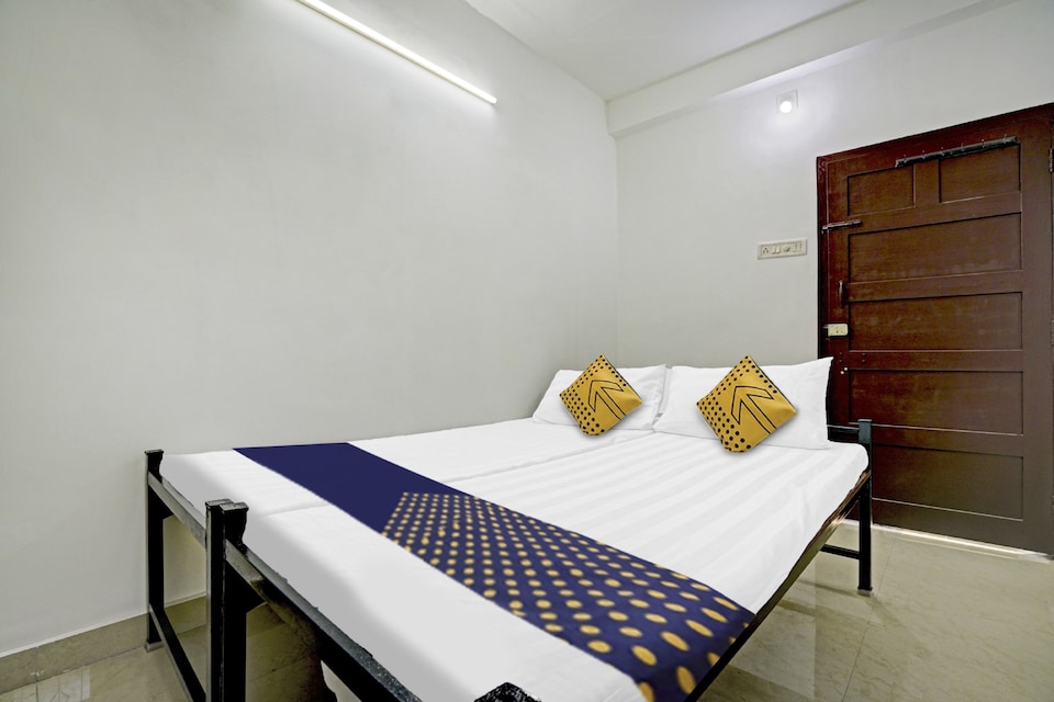 SPOT ON Kabas Lodge, Vytilla Kochi, Kochi