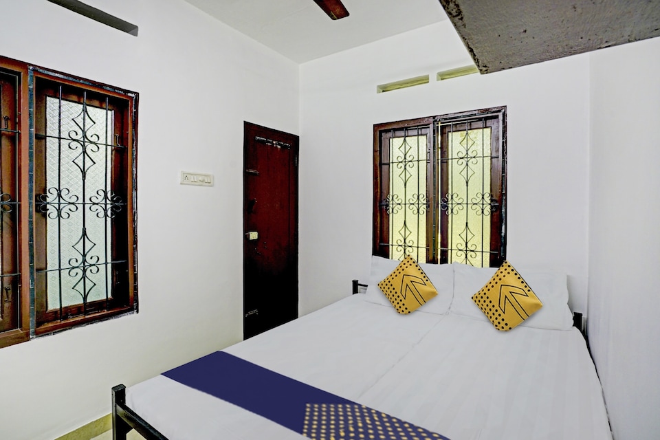 SPOT ON Kabas Lodge, Vytilla Kochi, Kochi