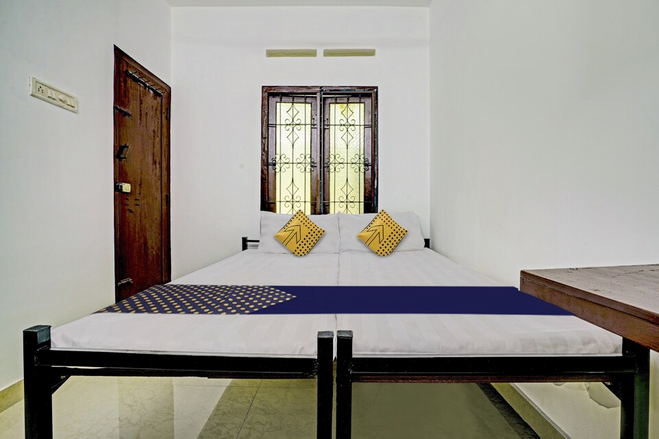 SPOT ON Kabas Lodge, Vytilla Kochi, Kochi