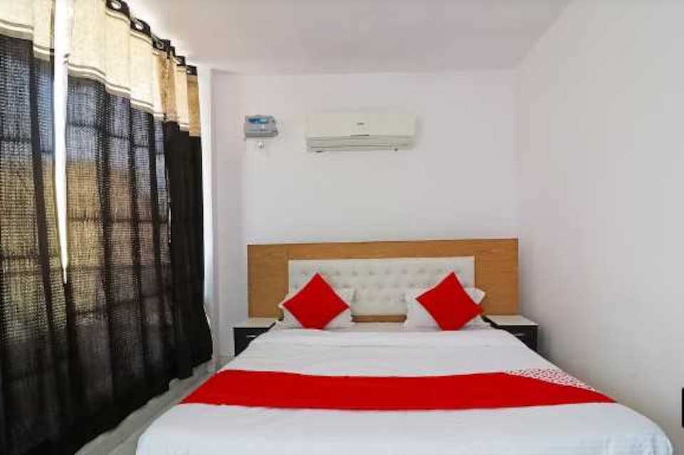 OYO Flagship 808177 Hotel Red Carmine, Kalkaji Delhi, Delhi