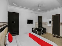 OYO Flagship M-1 Hotel