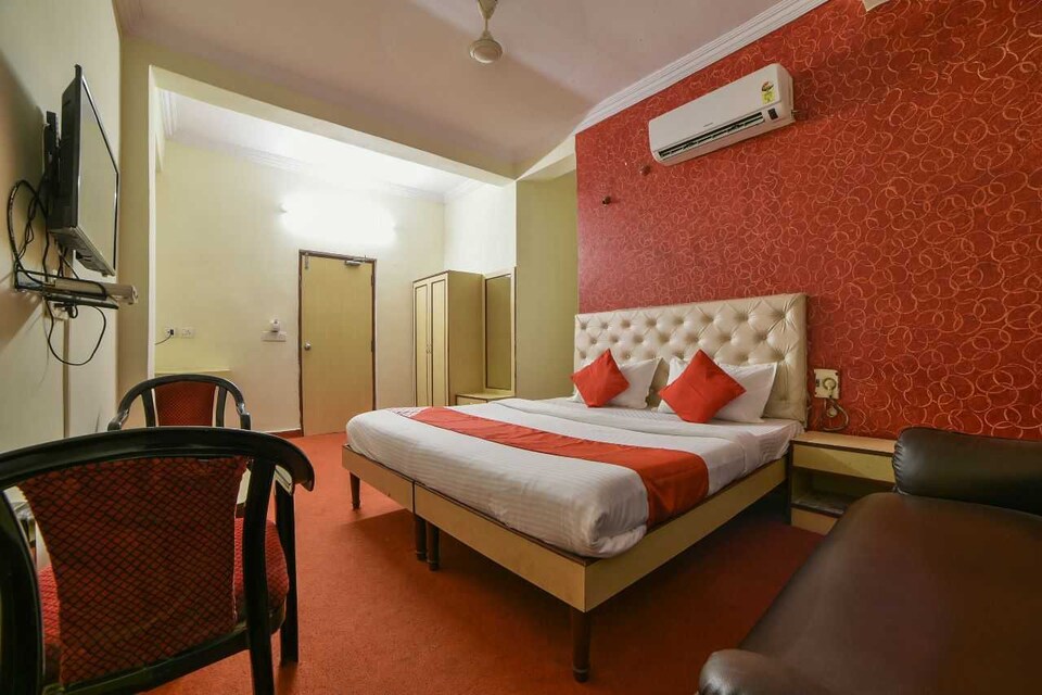 OYO Flagship 808202 Hotel R Inn Residency, Banjara Hills, Hyderabad