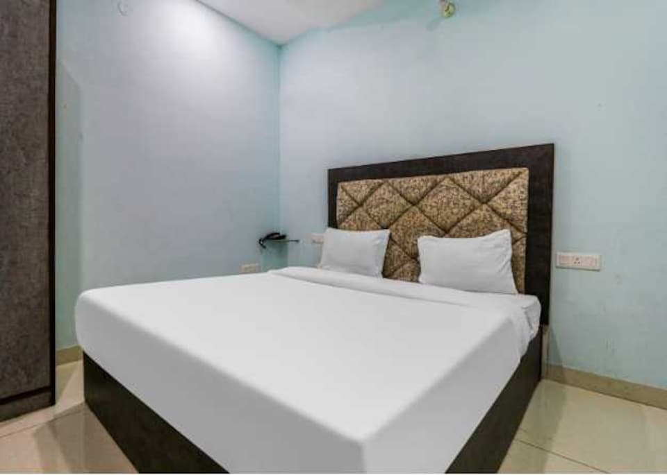 Live as a CHA739, Nayagaon Chandigarh, Chandigarh