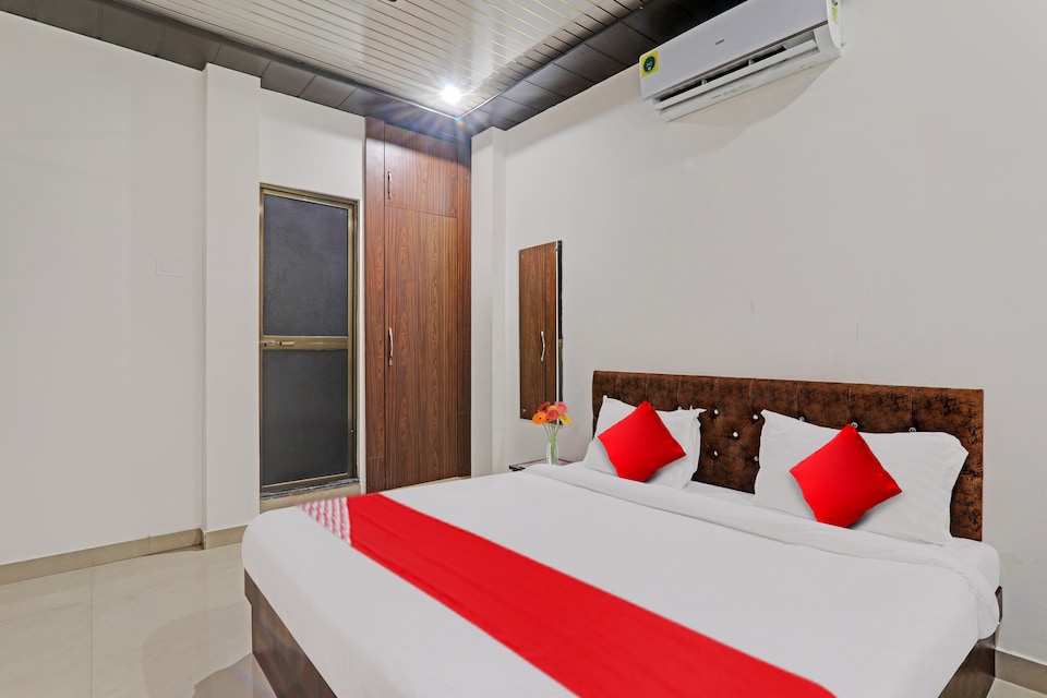 Hotel O R V  Inn, Golghar, Gorakhpur
