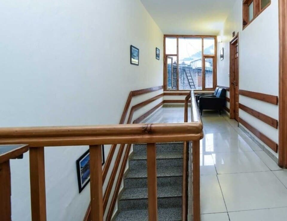 POP 80829J Hotel Sun Flower, Mall Road Manali Cluster, Manali