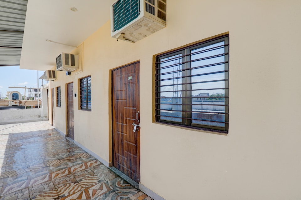 Hotel O Red Chilly The Restaurant, Golghar, Gorakhpur