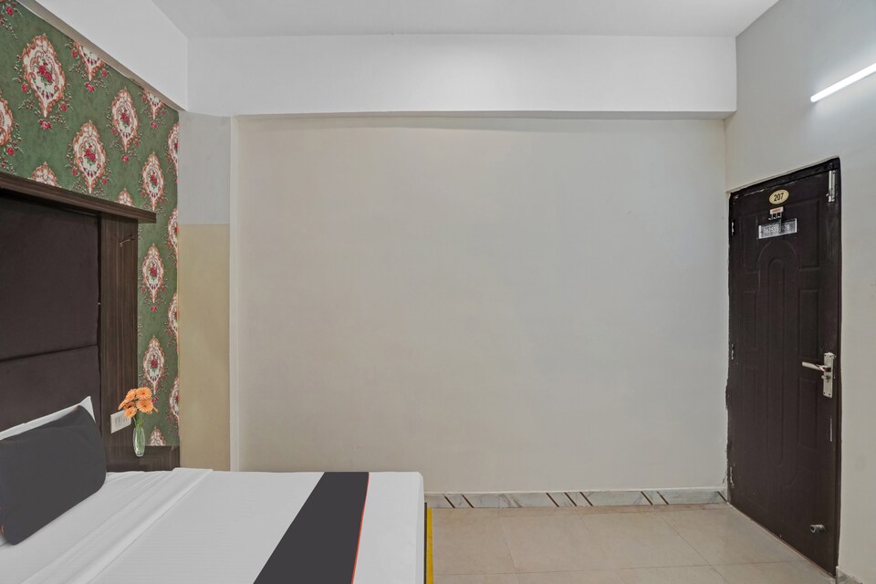 Collection O Hotel Townview, Vaishali Kaushambi Metro, Ghaziabad