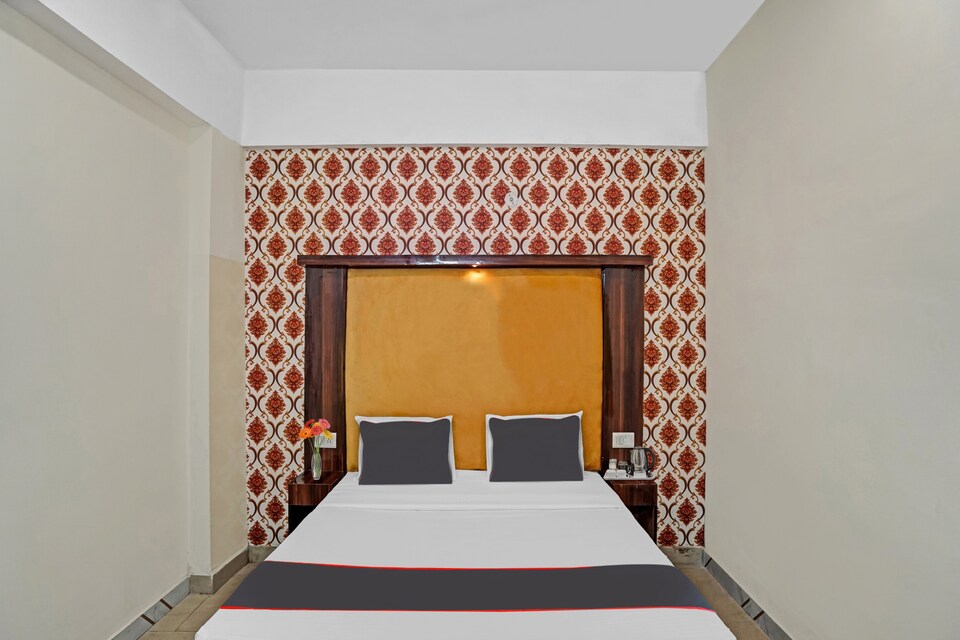 Collection O Hotel Townview, Vaishali Kaushambi Metro, Ghaziabad