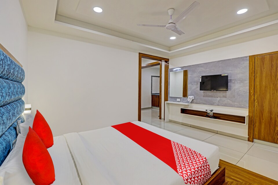 Collection O 80846K Hotel Fun Point, Gnaesh Chokdi, Anand