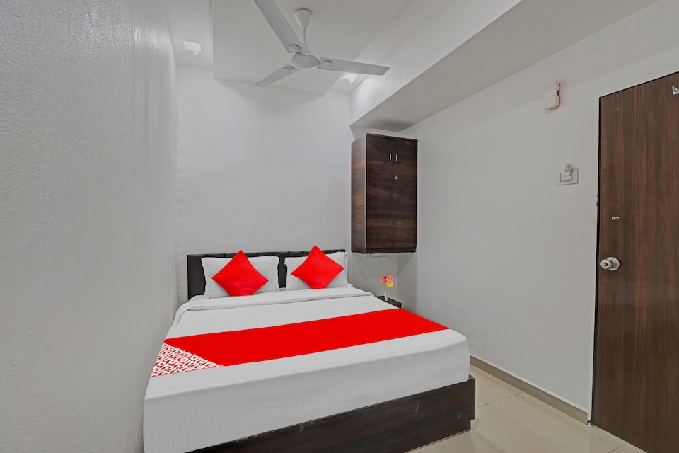  live on SRT560, Airport Surat, Surat