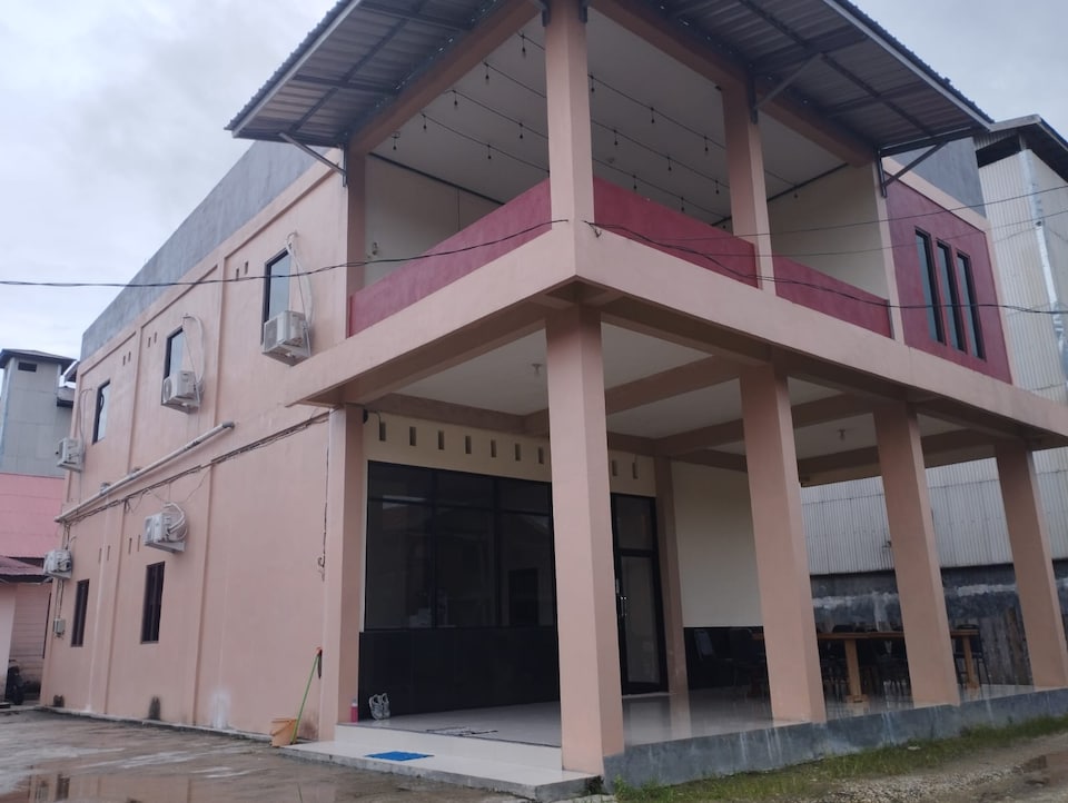 Hotel O Fanilly Guest House MarabahanNearJembatan Rumpiang, Banjarmasin, Banjarmasin