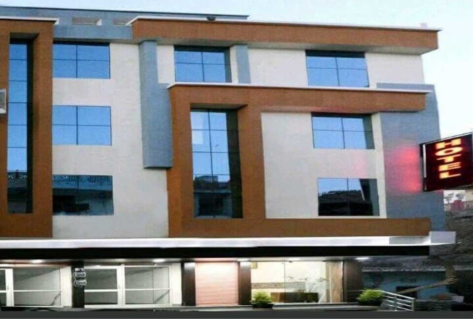 OYO Hotel Pink, Ajmer Central, Ajmer