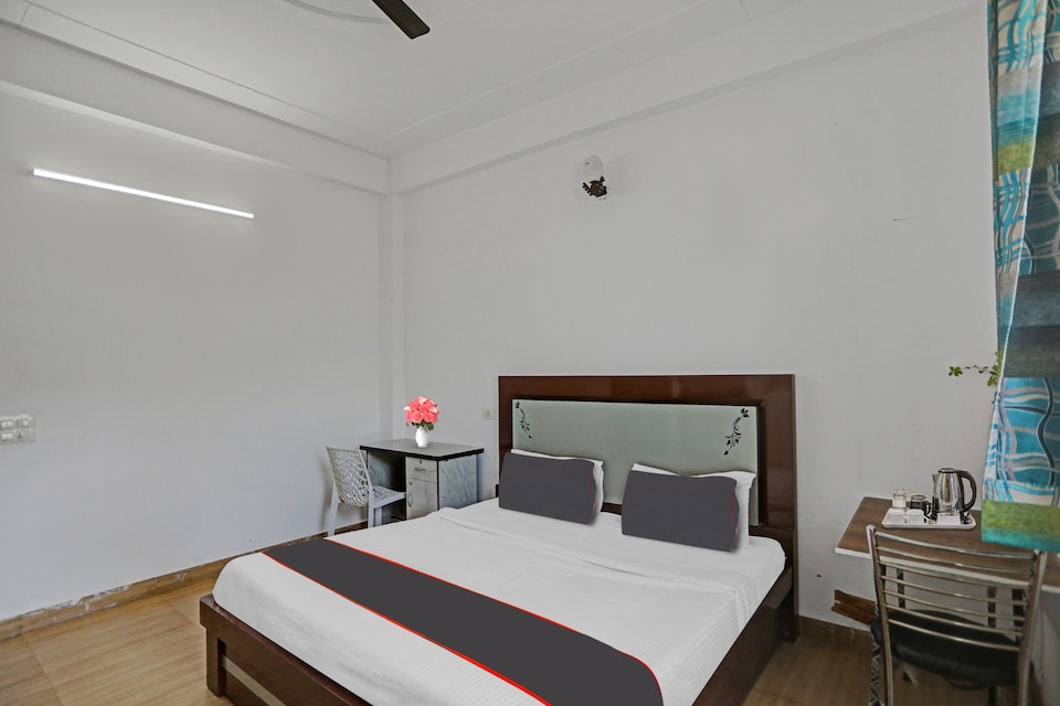 Hotel Naveen Stay, Manesar, Manesar