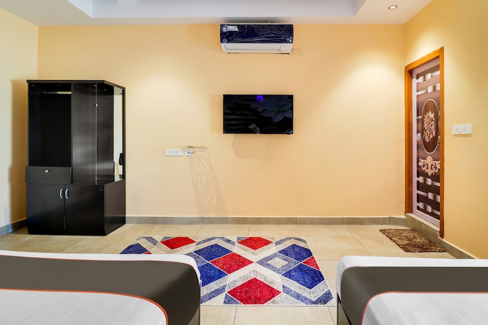 Collection O Simhadri, Transit Vizag, Visakhapatnam