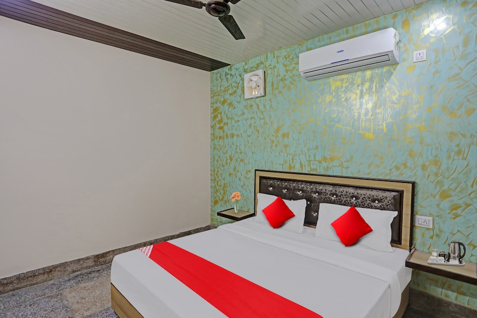 Hotel O Signature Guest House Hindon Airport, Anand Vihar Delhi, Delhi