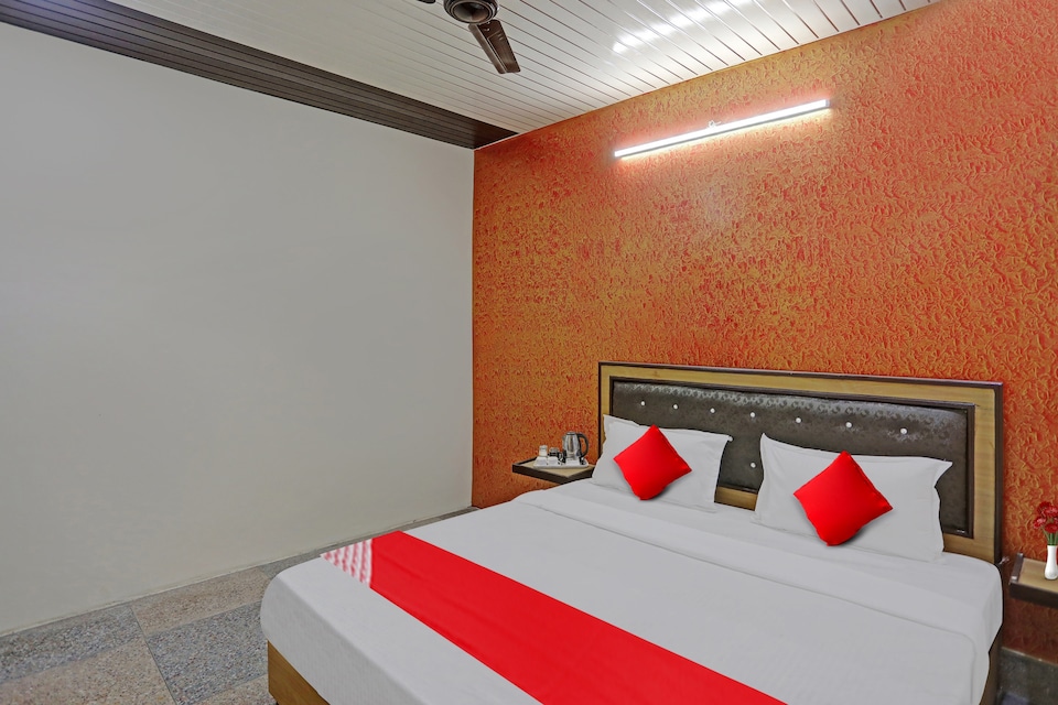 Hotel O Signature Guest House Hindon Airport, Anand Vihar Delhi, Delhi