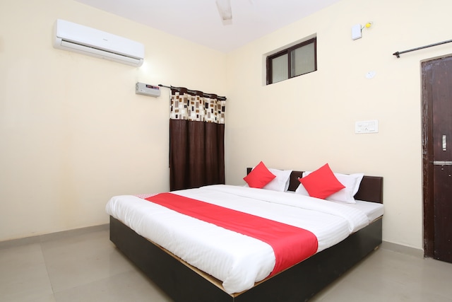 Hotel O Shree Hari
