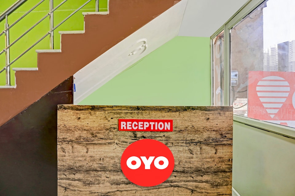 Hotel O pari hotel, Vaishali Kaushambi Metro, Ghaziabad