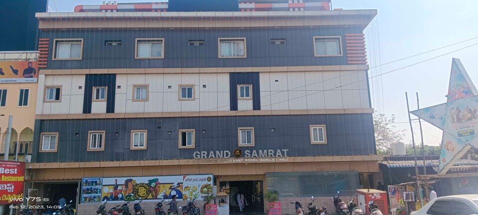 OYO Grand Samrat, Tenali, Tenali