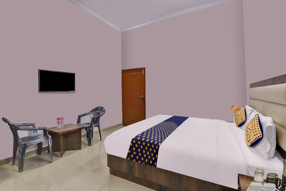 SPOT ON Abhinandan Hotel And Restaurant, Pratapgarh, Pratapgarh