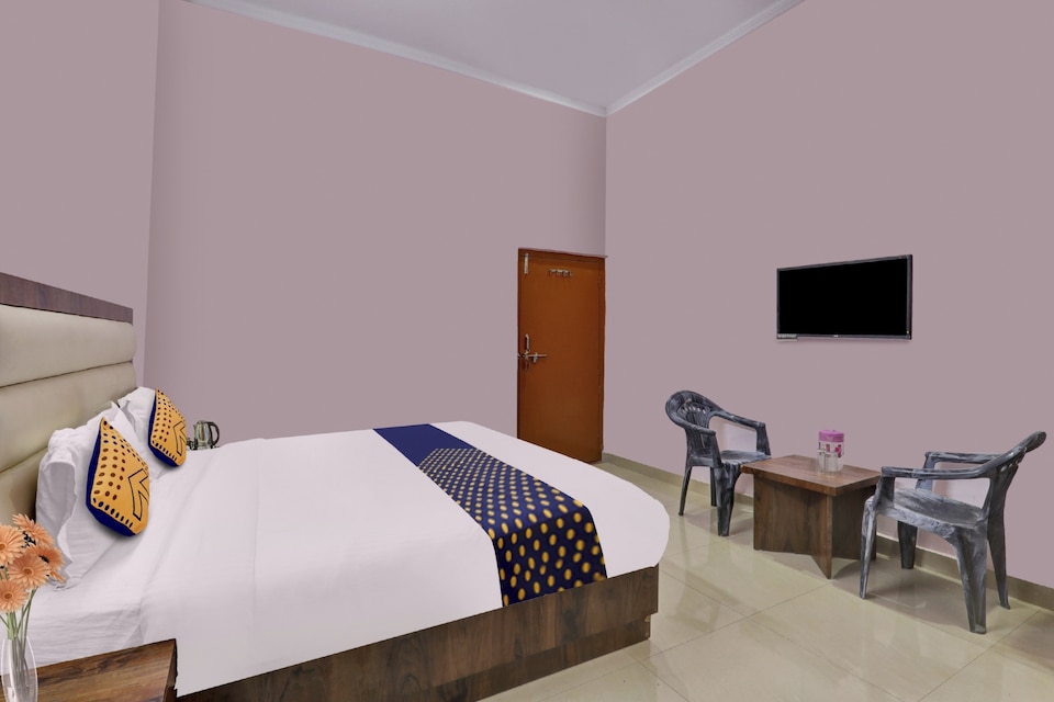 SPOT ON Abhinandan Hotel And Restaurant, Pratapgarh, Pratapgarh