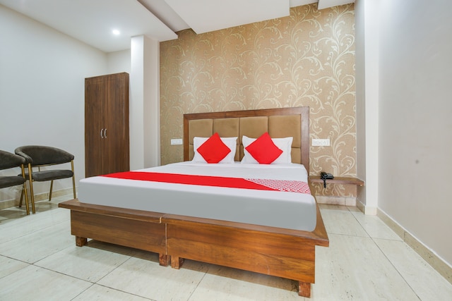 Collection O Hotel RR Eleven