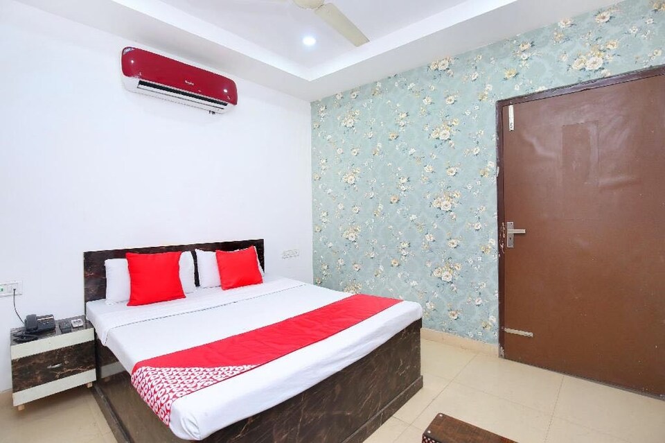 OYO White Gold Hotel, Meerut, Meerut