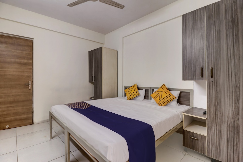 OYO Flagship 80891G Amsterdam House, Electronic City Phase 1 Bangalore, Bangalore