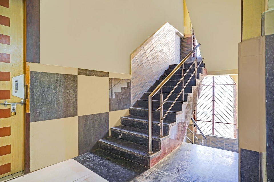 OYO 808929 Hotel Shri Gopi, Hamidia Road Bhopal, Bhopal
