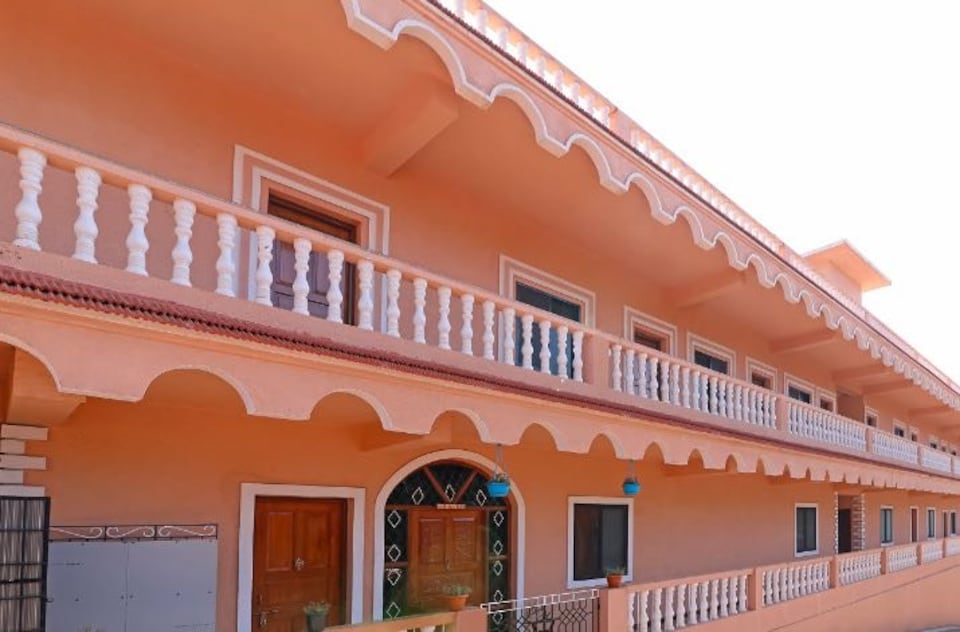 Hotel O Chavan Guest Homes, Candolim Goa, Goa