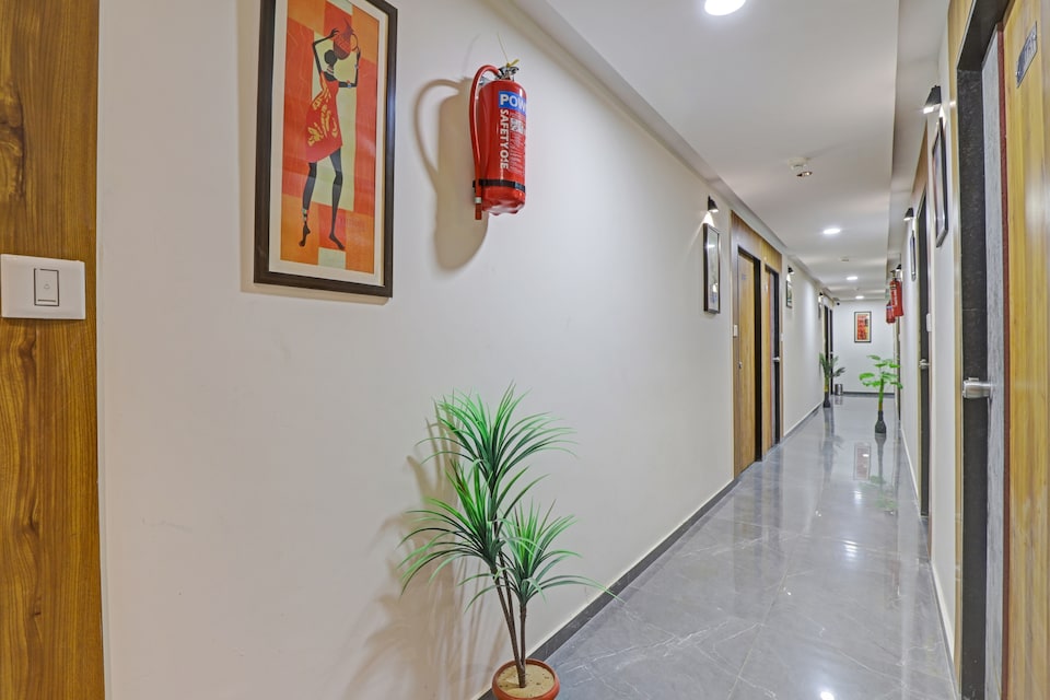 Hotel O Stay Inn, SG Highway Ahmedabad, Ahmedabad