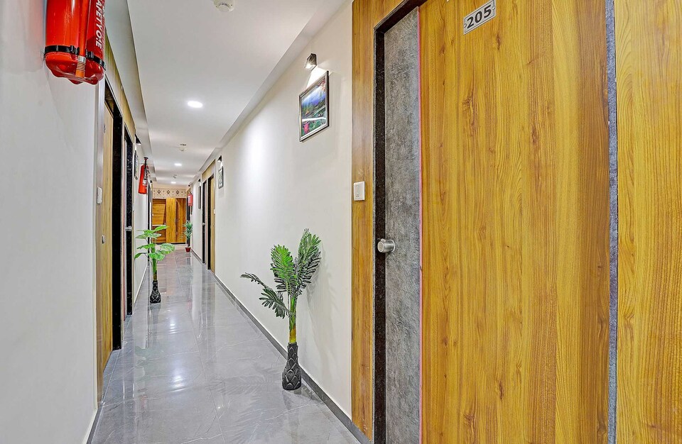 Hotel O Stay Inn, SG Highway Ahmedabad, Ahmedabad