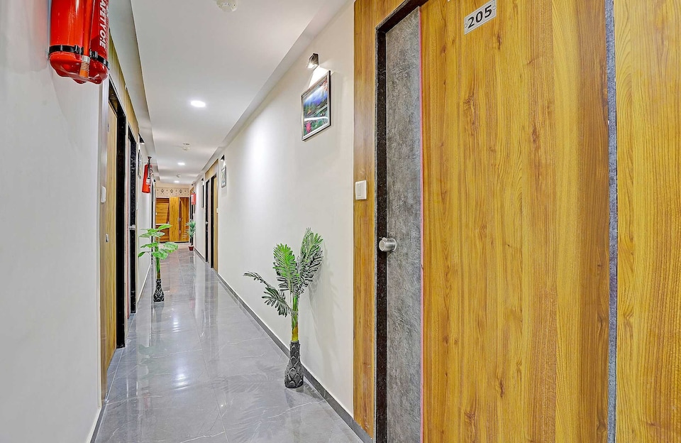 Hotel O Stay Inn, SG Highway Ahmedabad, Ahmedabad