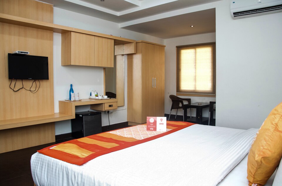 OYO Flagship Siri Varshini Inn, Transit Vizag, Visakhapatnam