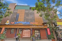 Townhouse OAK HOTEL SPRINGS LODGING.