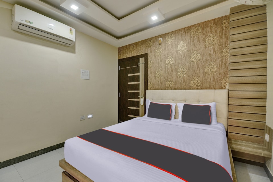 Collection O The Lake Palace, Lalpur, Ranchi