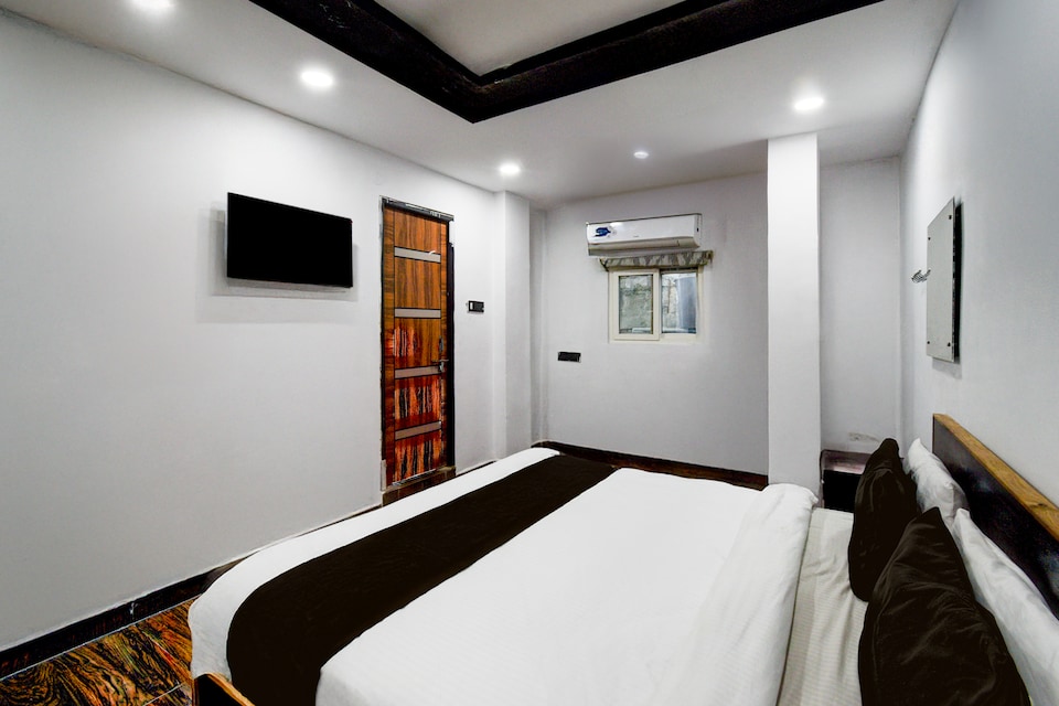 Collection O Warangal City Centre Formerly Srikara Grand, Nakkalagutta Hanamkonda Warangal, Warangal