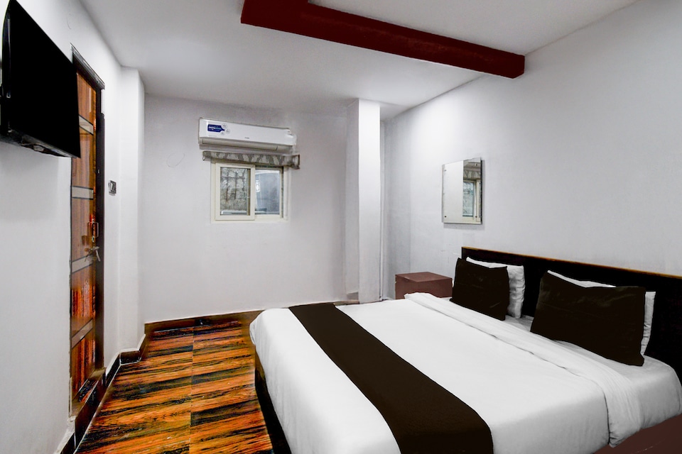 Collection O Warangal City Centre Formerly Srikara Grand, Nakkalagutta Hanamkonda Warangal, Warangal