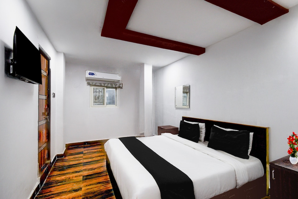Collection O Warangal City Centre Formerly Srikara Grand, Nakkalagutta Hanamkonda Warangal, Warangal