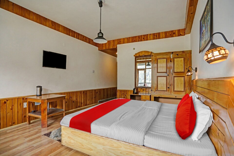 Flagship Hotel Vasisth, Mall Road Manali Cluster, Manali