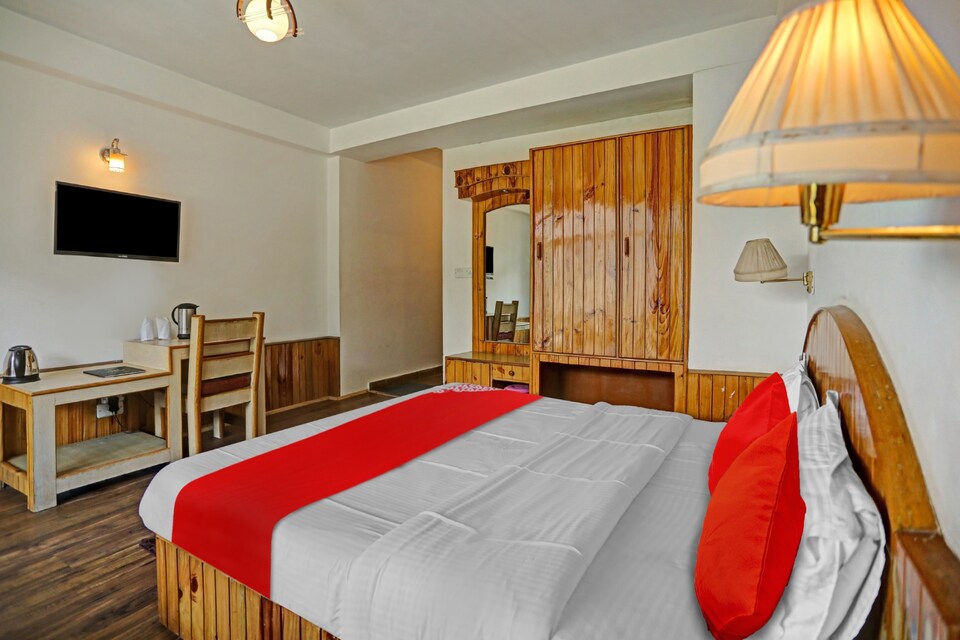Flagship Hotel Vasisth, Mall Road Manali Cluster, Manali