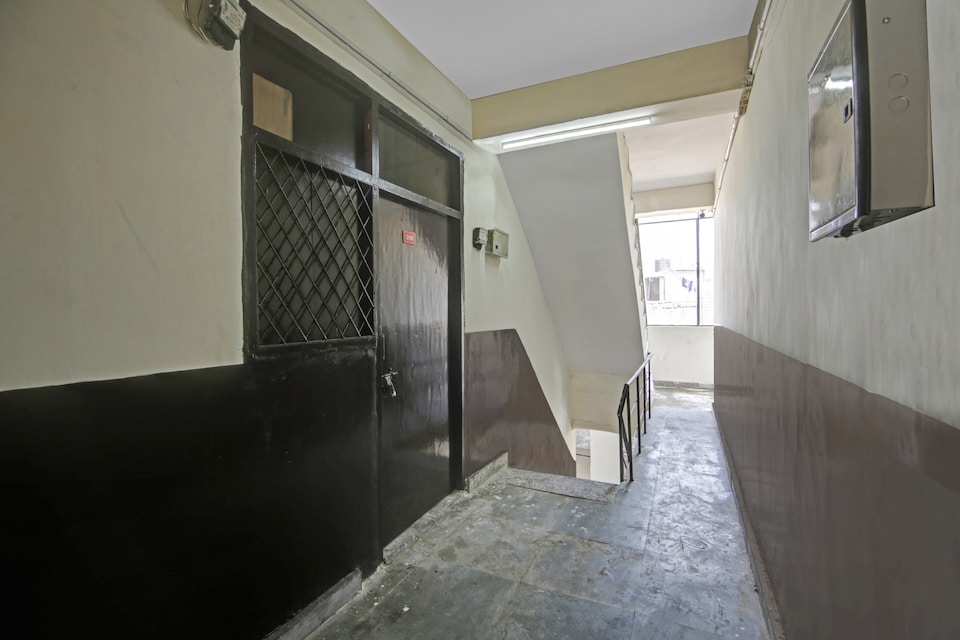 Hotel O ROYAL 18, Noida City, Noida