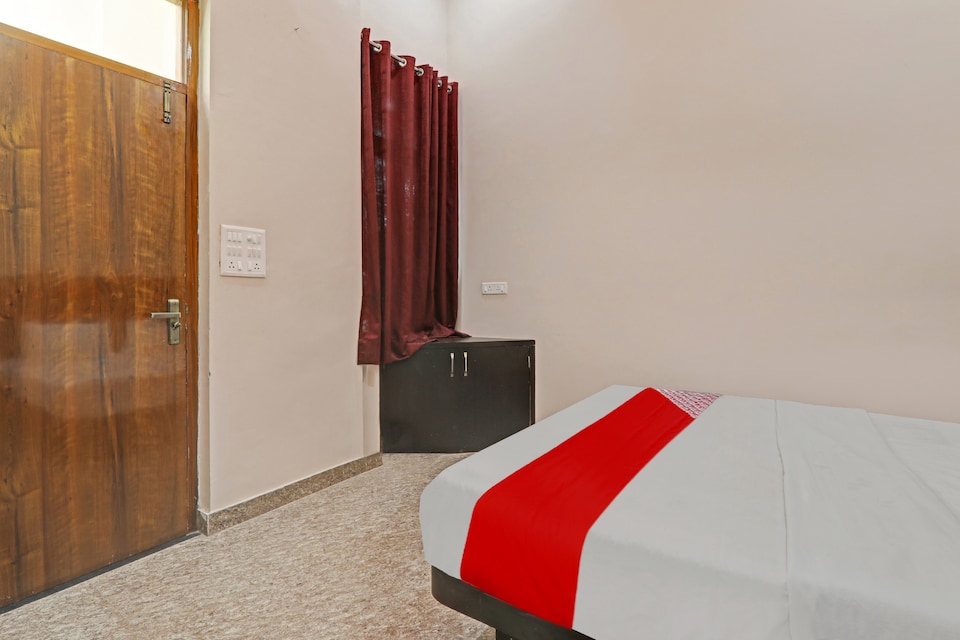 Flagship M V Rooms, Flagship Lucknow, Book ₹549 OYO