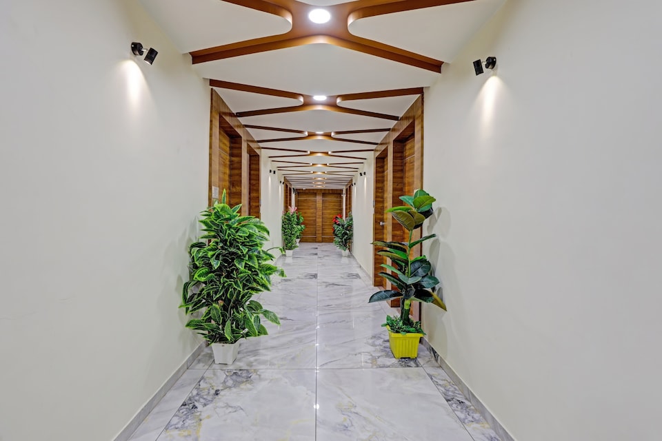 Hotel O M D Palace, Karelibaug Vadodara, Vadodara