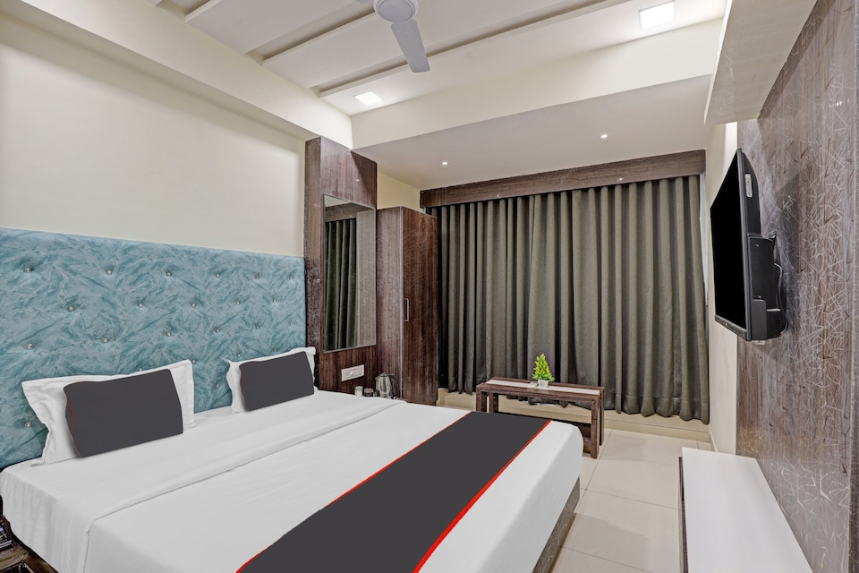 Hotel O M D Palace, Karelibaug Vadodara, Vadodara