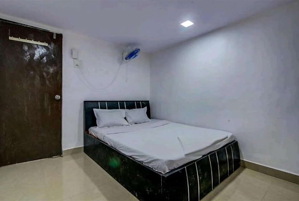 POP 80941J Shiv Sagar Guest House, Mathura Station, Mathura