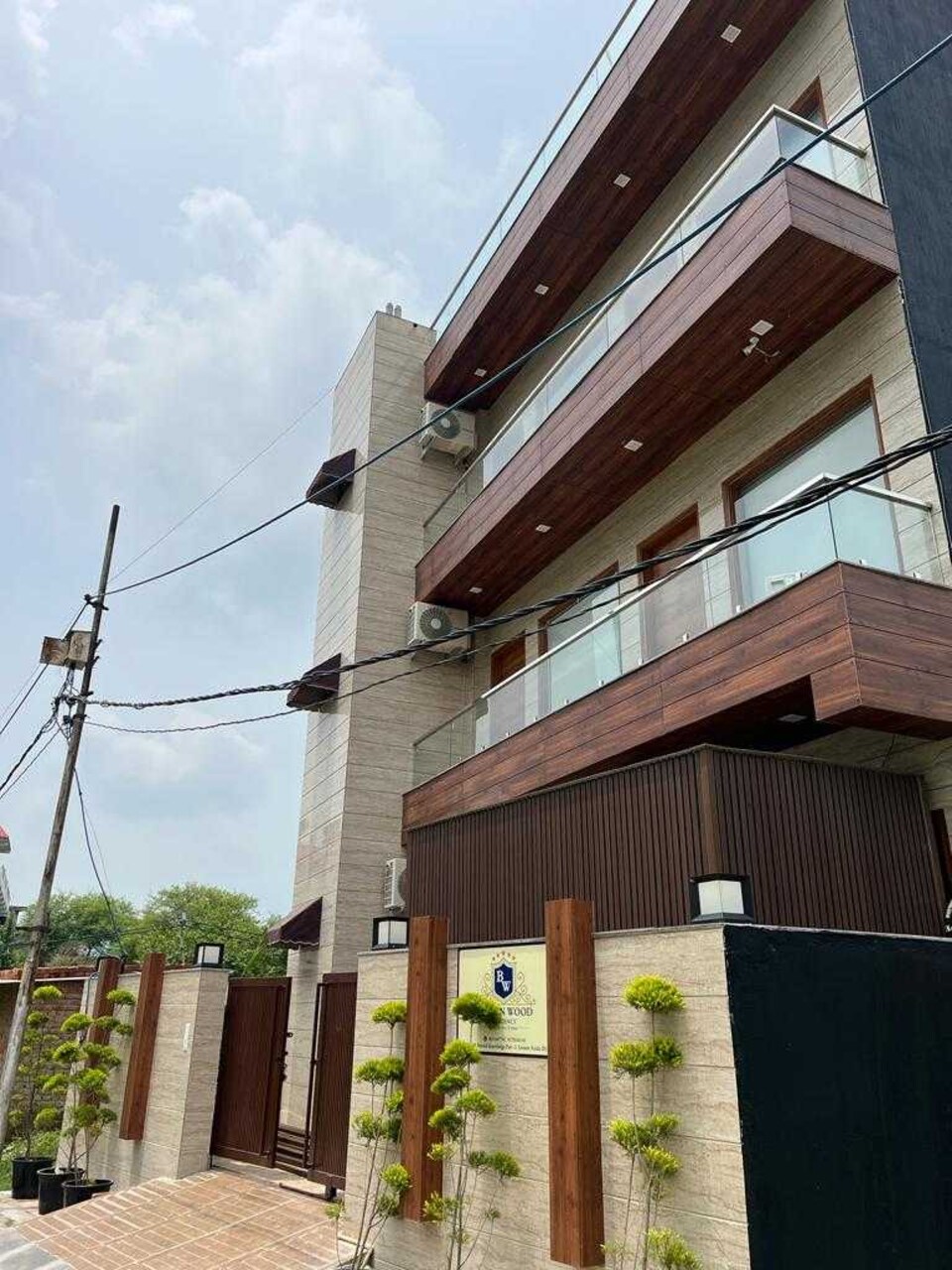 POP 80949C Hotel Brown Wood Stay, Greater Noida, Noida