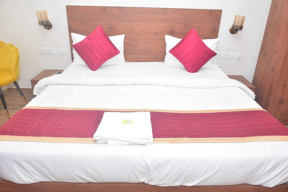 POP 80949C Hotel Brown Wood Stay, Greater Noida, Noida